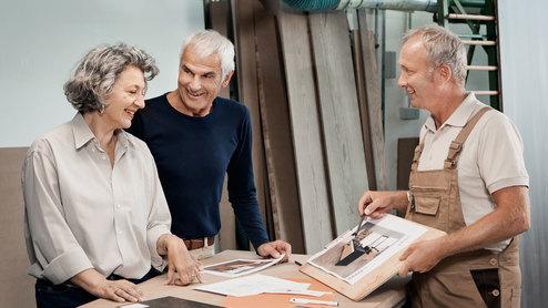 Präsentation von Oberflächen durch #Branche1# anhand eines Boards