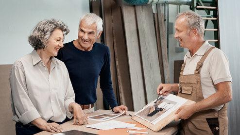 Präsentation von Oberflächen durch #Branche1# anhand eines Boards